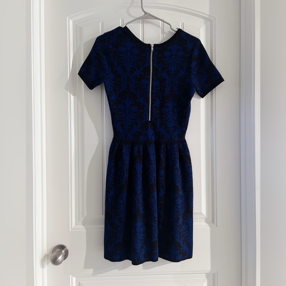 NWOT Women's Romeo & Juliet Couture Blue Floral print sweater Dress Size M - Picture 2 of 6